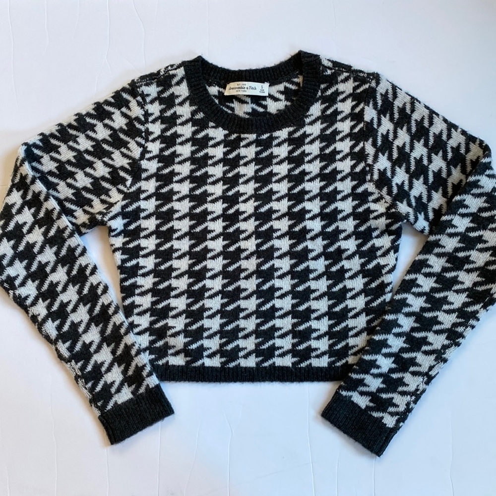 Abercrombie houndstooth cropped sweater